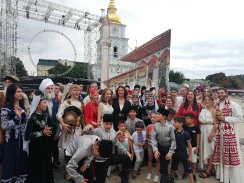 Театралізований перформанс Земле моя...Крим