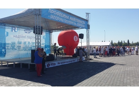 Сцена для вулиці з дахом 6 х 4 метри для концерту